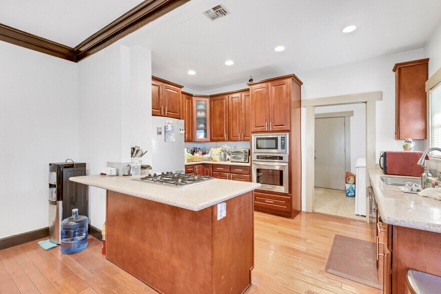 More Photos Of 1562 N Lake Ave, Pasadena Apartments For Sale