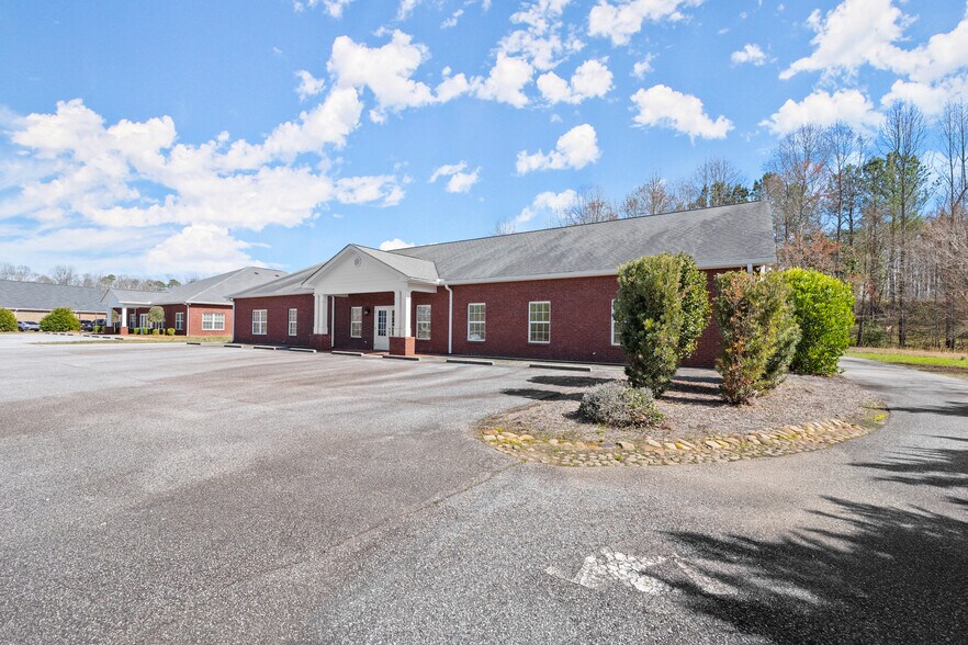 More Photos Of 135 Midway Dr, Cornelia Medical For Sale