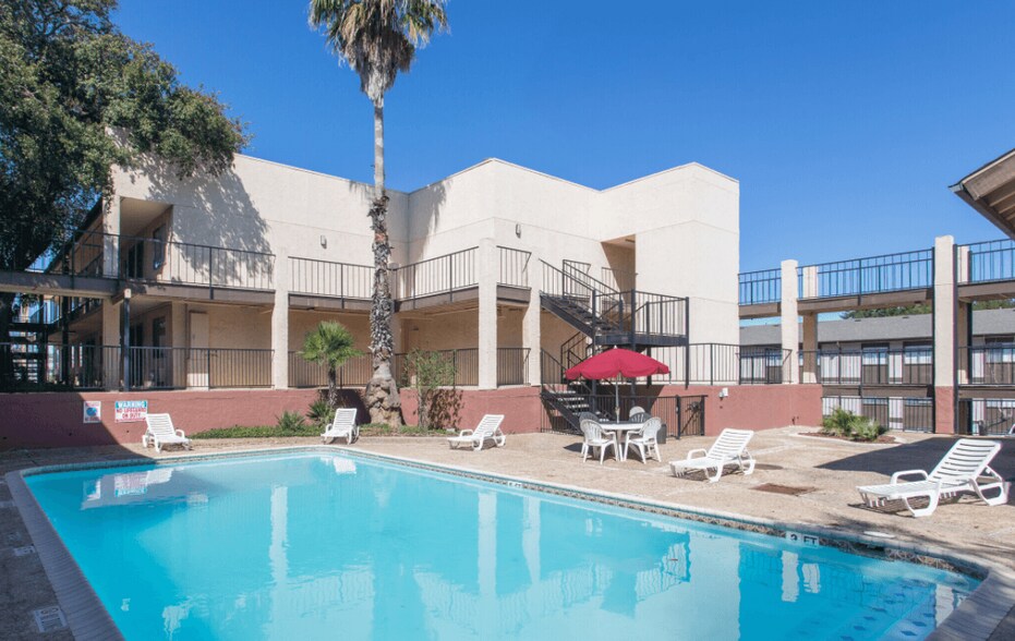 More Photos Of 5050 Fredericksburg Rd, San Antonio Apartments For Sale