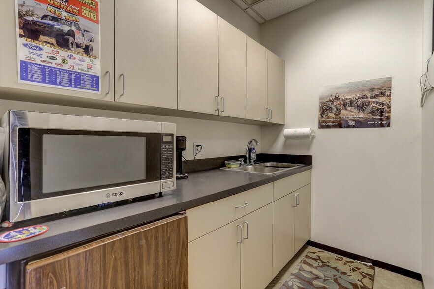 More Photos Of 920 W Mississippi Ave, Denver Warehouse For Sale