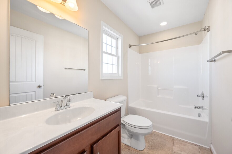 More Photos Of 301 Rotunda St, Lynchburg Apartments For Sale