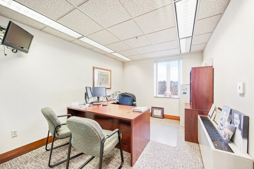 More Photos Of 20 S Main St, Chambersburg Office For Lease