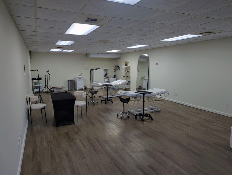 More Photos Of 11240-11242 N 19th Ave, Phoenix Medical For Lease