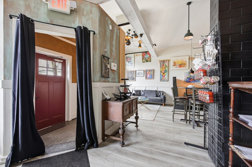 More Photos Of 453 Center St, Lewiston Restaurant For Lease