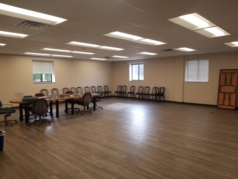 More Photos Of 721 W Laketon Ave, Muskegon Office For Sale