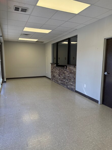 More Photos Of 2019 N Locust Ave, Lawrenceburg Office For Lease
