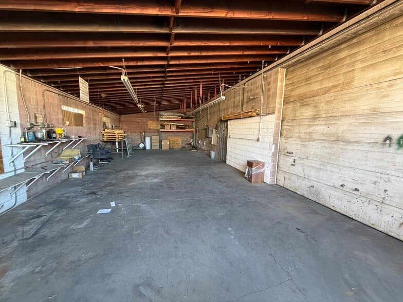 More Photos Of 3226 Franklin Ave, Riverside Manufacturing For Sale