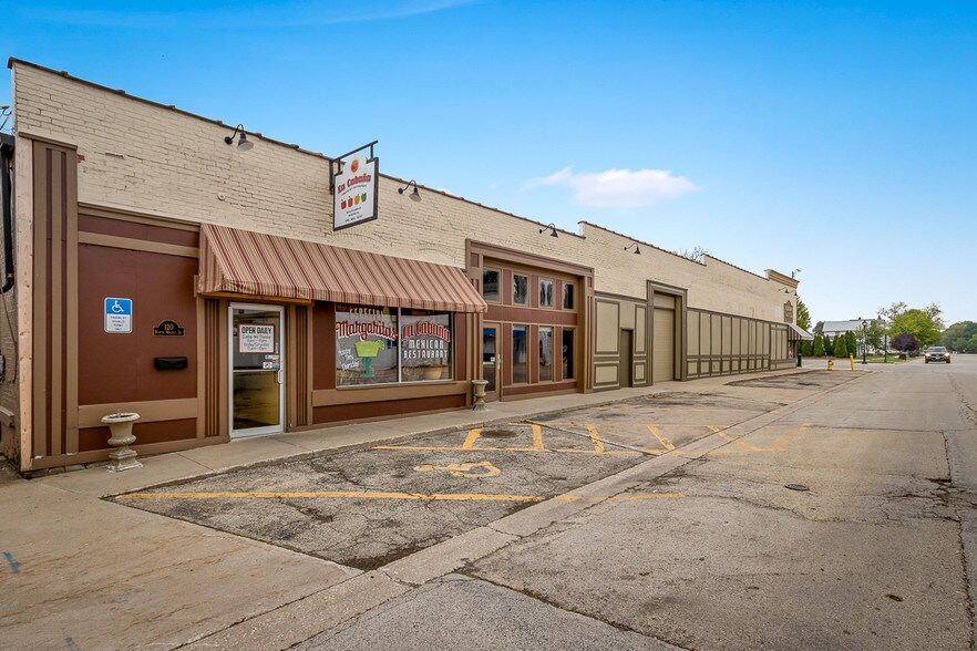 More Photos Of 83 W First St, Manteno Storefront For Lease
