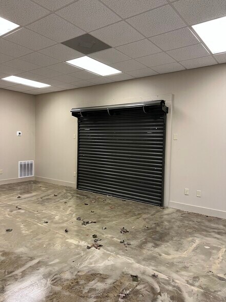 More Photos Of 98 Dean Goss Dr, Jasper Storefront Retail Office For Sale