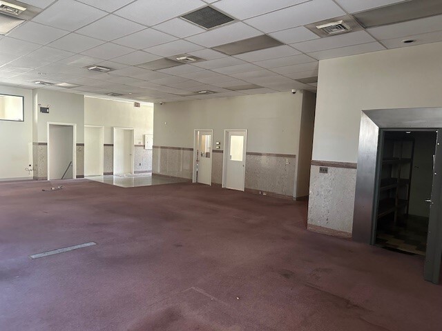 More Photos Of 1647 Cranston St, Cranston Bank For Lease