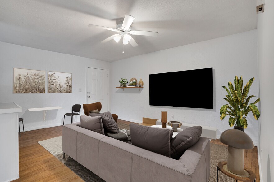 More Photos Of 1940-1942 Passaic Ave, Fort Myers Apartments For Sale