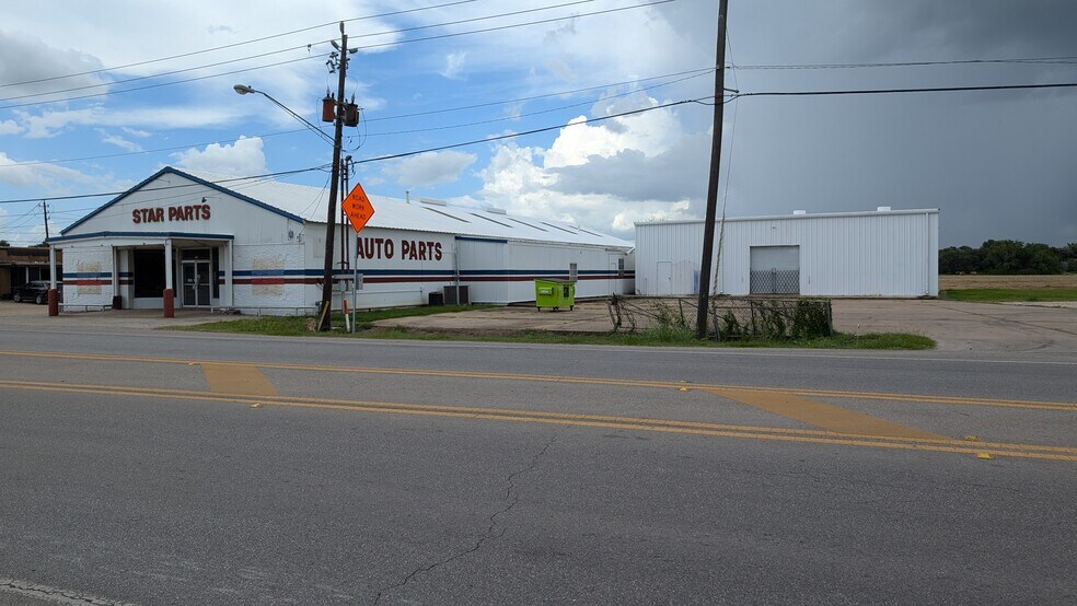 More Photos Of 1119 E Milam St, Wharton Freestanding For Sale