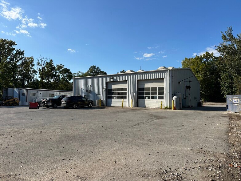 More Photos Of 8271 Brock Bridge Rd, Laurel Warehouse For Lease
