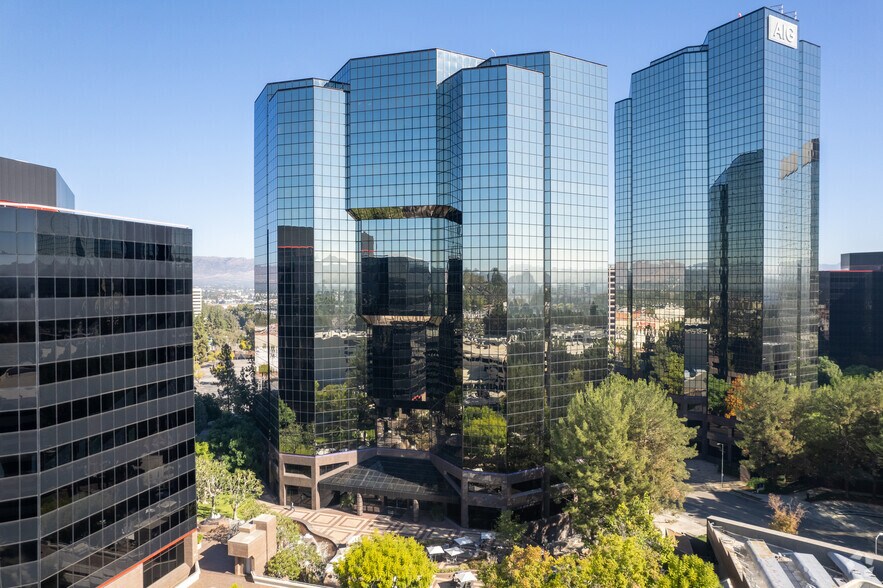 Primary Photo Of 21550 Oxnard St, Woodland Hills Office For Lease