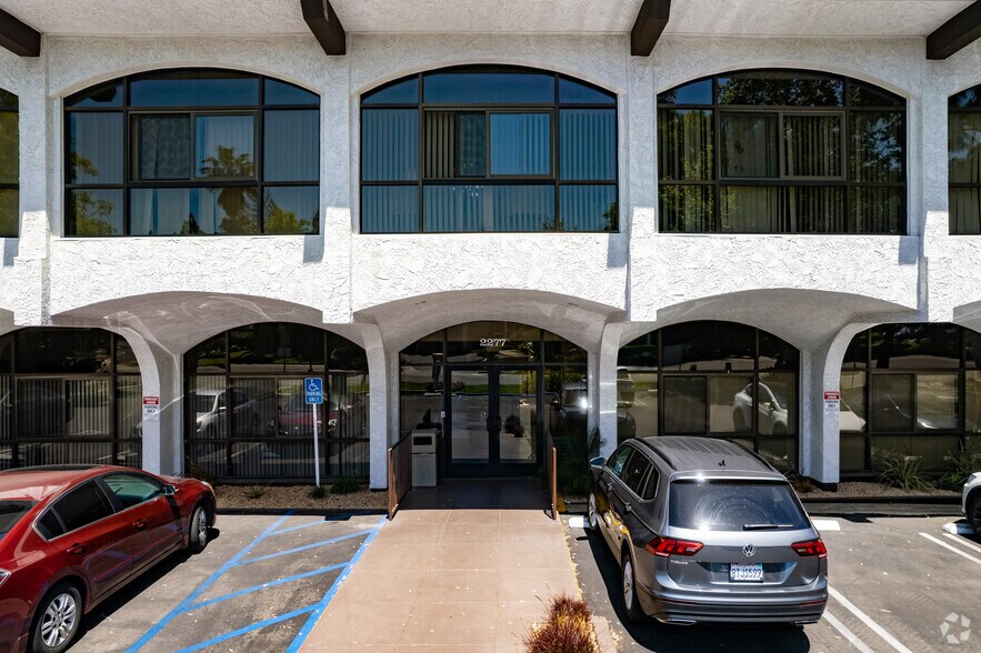 More Photos Of 2277 Townsgate Rd, Westlake Village Office For Lease