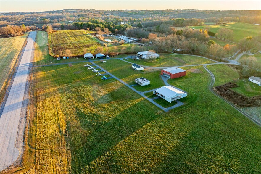 More Photos Of 89 Route 169, Woodstock Airport For Sale