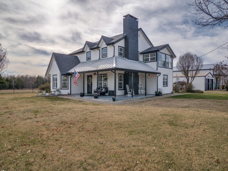 More Photos Of 1840 County Road 4309 N, Greenville Flex For Sale