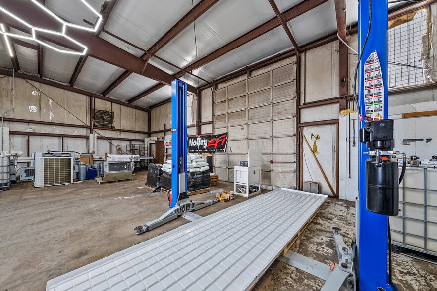 More Photos Of 1405 Antelope Rd, White City Warehouse For Sale