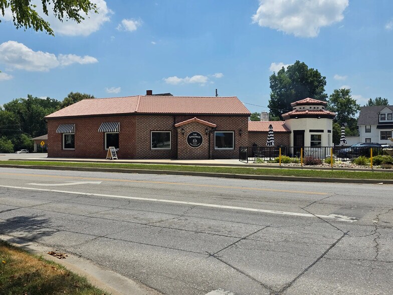 Primary Photo Of 415 Saint Louis Ave, Excelsior Springs Restaurant For Lease