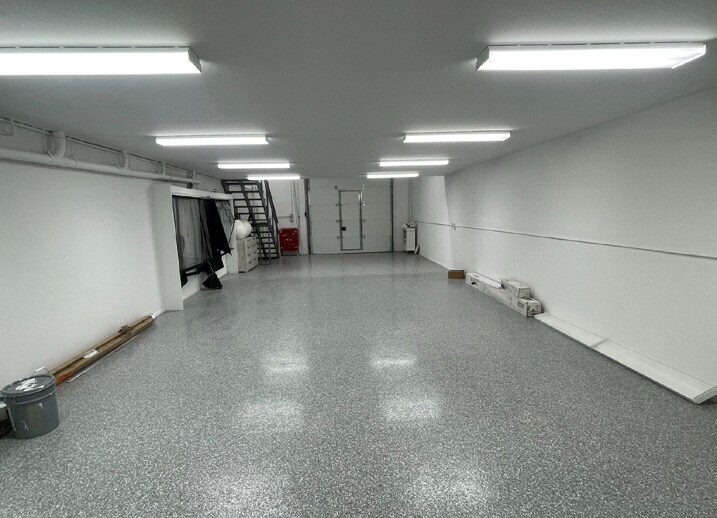 More Photos Of 711 W 17th St, Costa Mesa Light Manufacturing For Sale