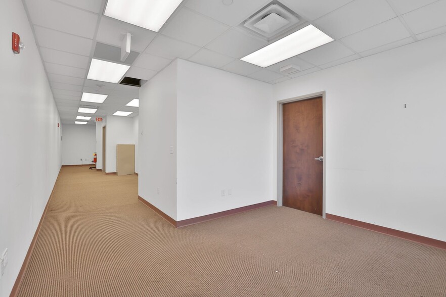 More Photos Of 249-285 Lafayette Ave, Suffern Hospital For Lease