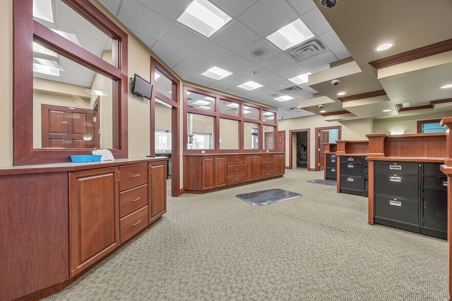More Photos Of 3414 Mount Vernon Rd SE, Cedar Rapids Office For Sale