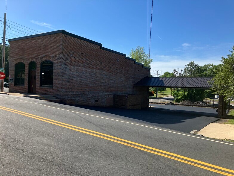 More Photos Of 157 N Main St, Bostic Office For Sale