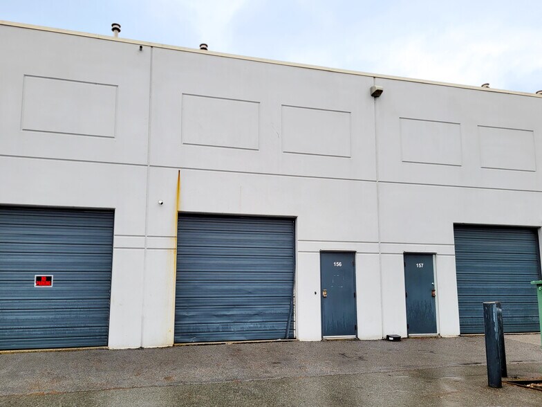 More Photos Of 5589 Byrne Rd, Burnaby Warehouse For Lease