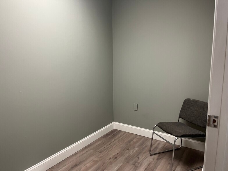 More Photos Of 1594-1600 US Highway 130, North Brunswick Medical For Lease