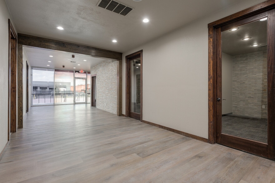 More Photos Of 5124 Sharp St, Dallas Distribution For Lease