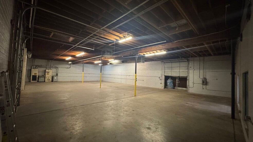 Primary Photo Of 1706 E Curry Rd, Tempe Warehouse For Lease