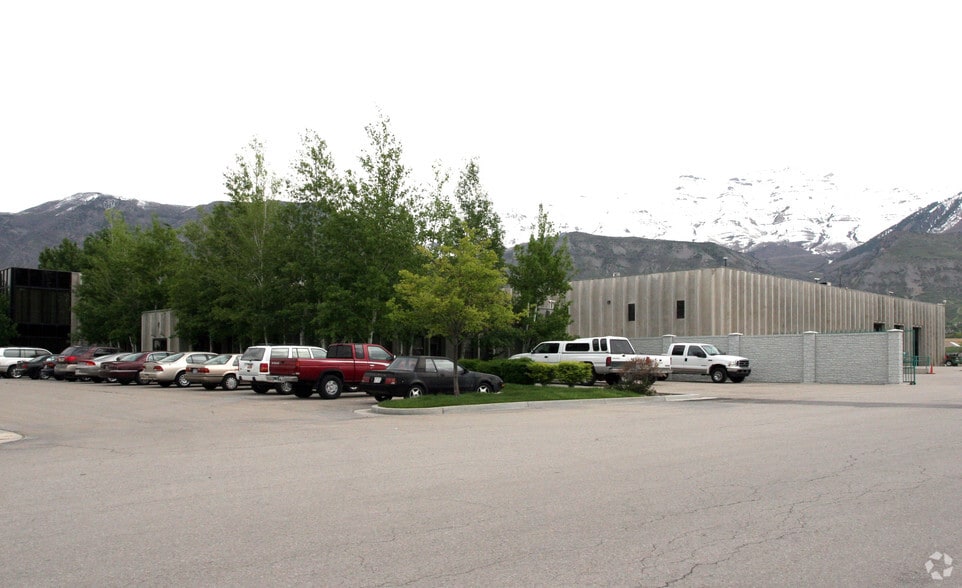 Primary Photo Of 786 N Geneva Rd, Lindon Unknown For Lease