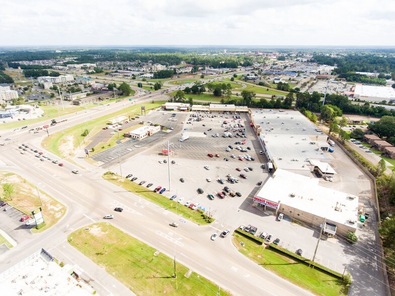 More Photos Of 4400 Hardy St, Hattiesburg Storefront For Sale