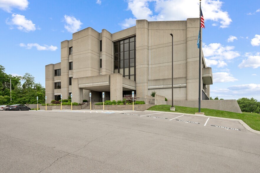 More Photos Of 3340 Perimeter Hill Dr, Nashville Office For Sale