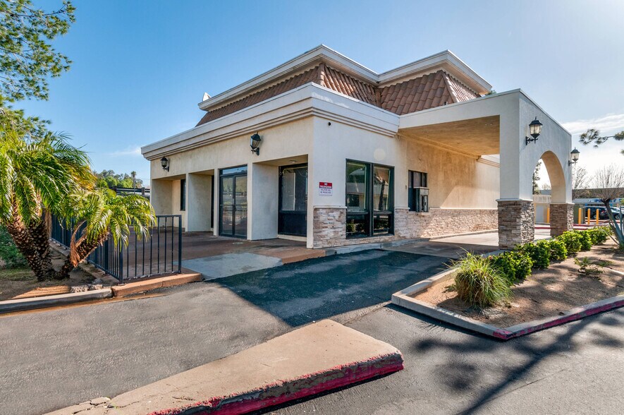 Primary Photo Of 8816 Limonite Ave, Jurupa Valley Fast Food For Sale