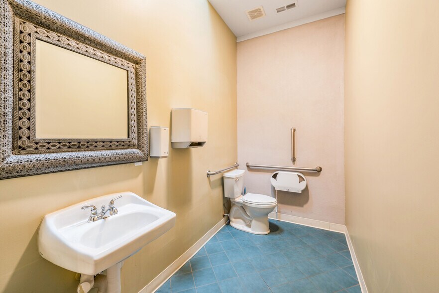 More Photos Of 364 Weaverville Rd, Asheville Medical For Sale