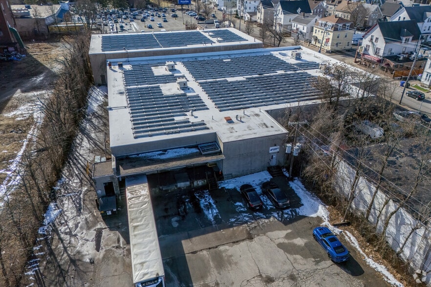 More Photos Of 575 Lonsdale Ave, Central Falls Warehouse For Lease