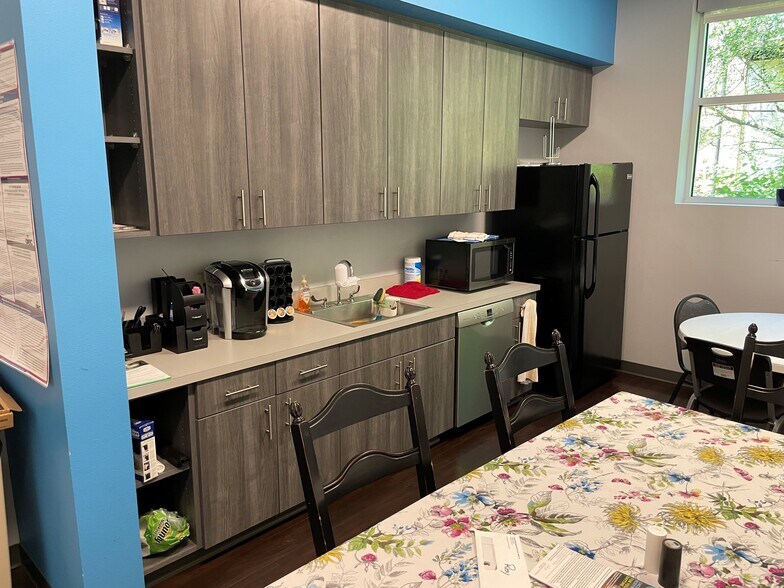 More Photos Of 3187 Paluxy Dr, Tyler Office For Sale