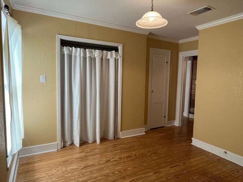 More Photos Of 1600 S Ford St, Llano Storefront Retail Office For Sale