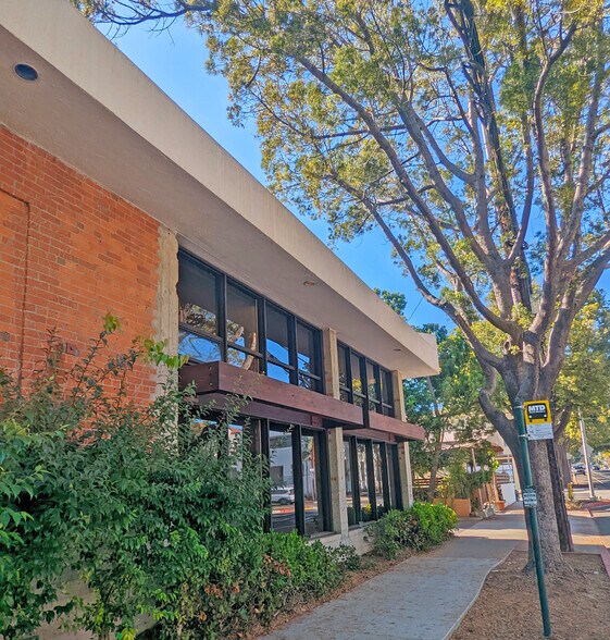 More Photos Of 829 De la Vina St, Santa Barbara Office For Lease