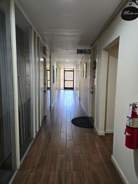 More Photos Of 33 E Huntington Dr, Arcadia Office For Lease