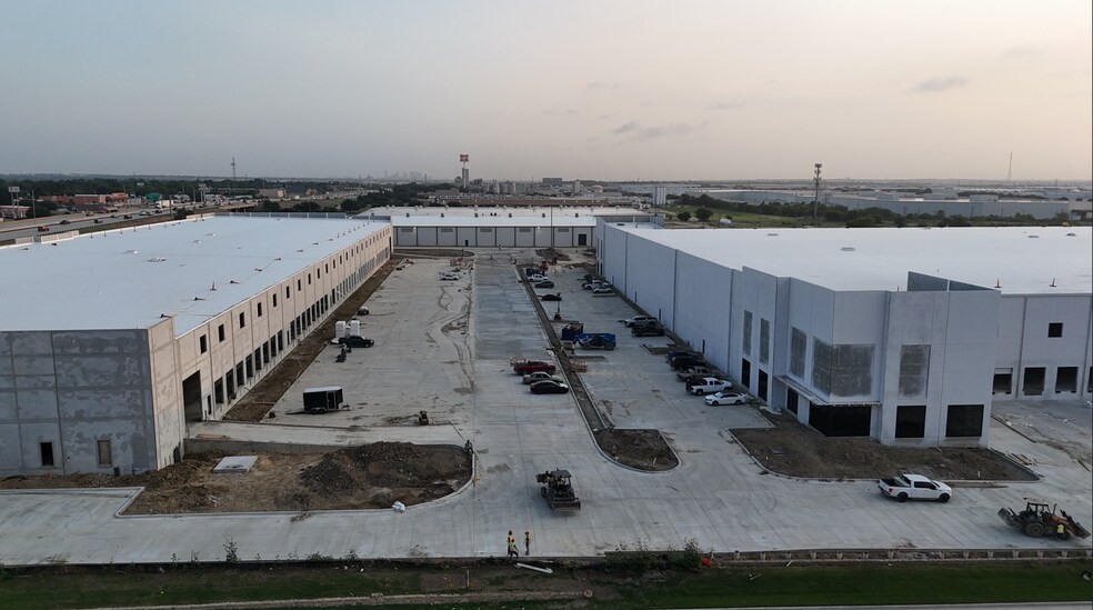 More Photos Of 7901 South Fwy, Fort Worth Unknown For Lease
