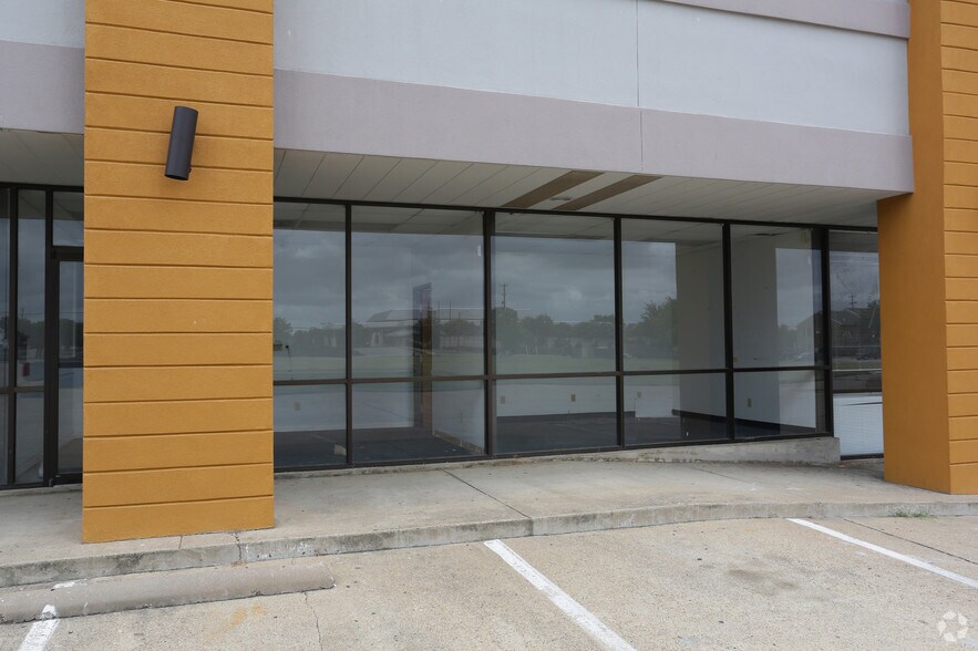 More Photos Of 3005-3007 S Carrier Pky, Grand Prairie Unknown For Lease