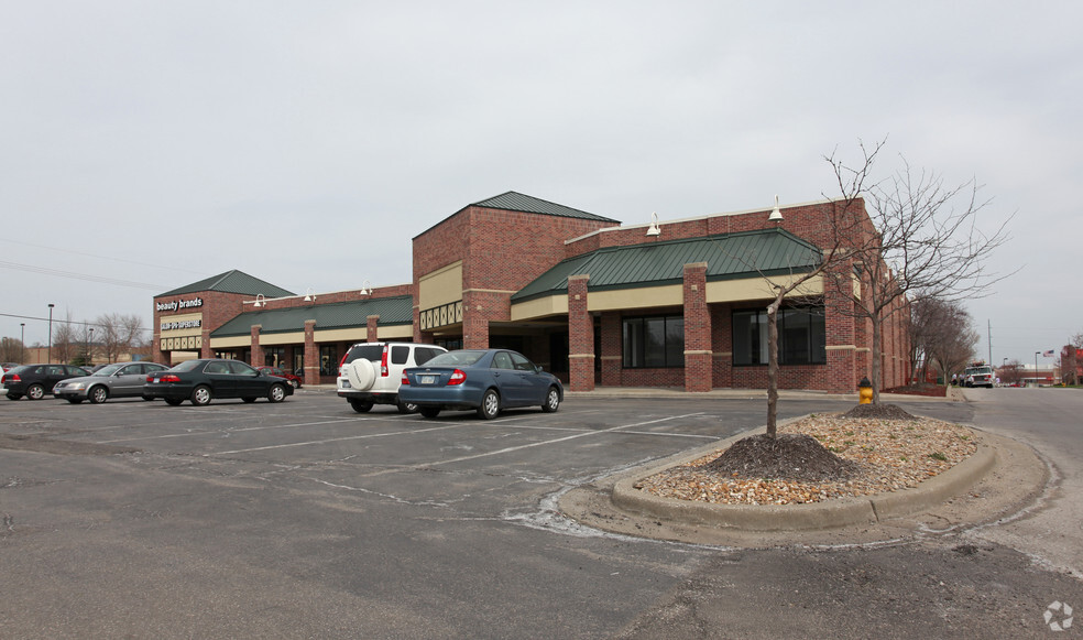 7541-7579 W 119th St, Overland Park, KS 66213 For Lease | Cityfeet.com