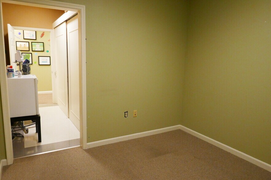 More Photos Of 142 Linden Dr, Winchester Office For Sale