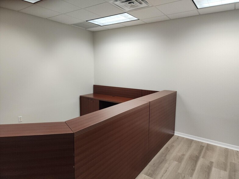 More Photos Of 17801 Murdock Cir, Port Charlotte Medical For Lease