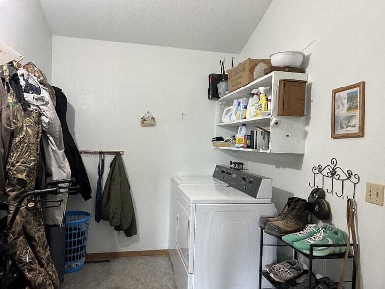 More Photos Of 821 E 7th St, Platte Hotel For Sale