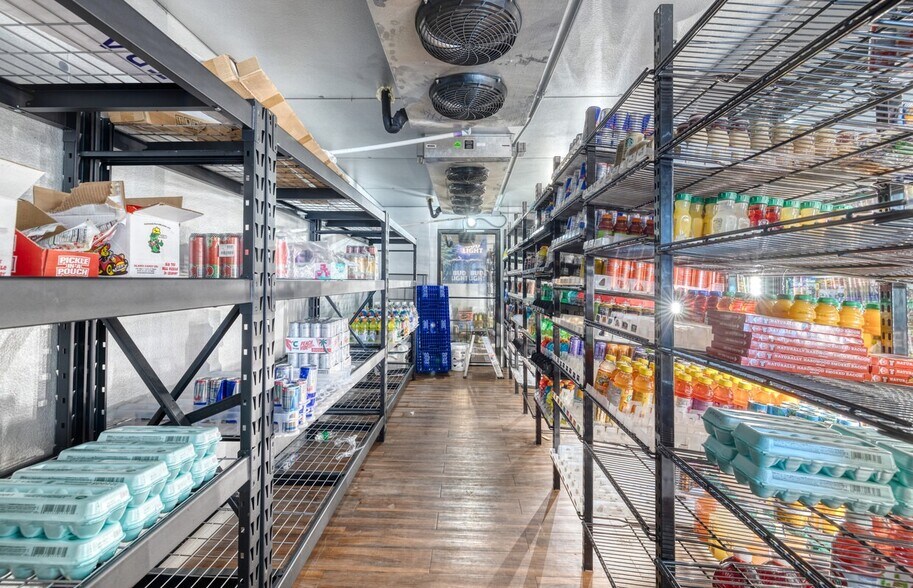 More Photos Of 49 Encino Dr, Concan Convenience Store For Sale