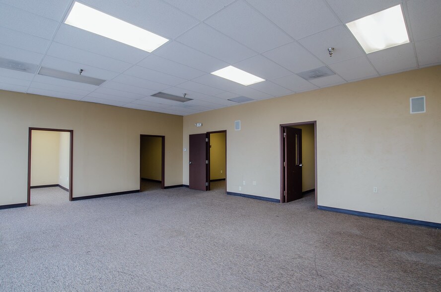 More Photos Of 33-49 Briggs Dr, Ontario General Retail For Lease