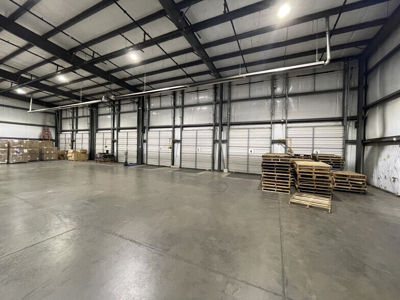 More Photos Of 3220 W Gentry Pky, Tyler Warehouse For Sale